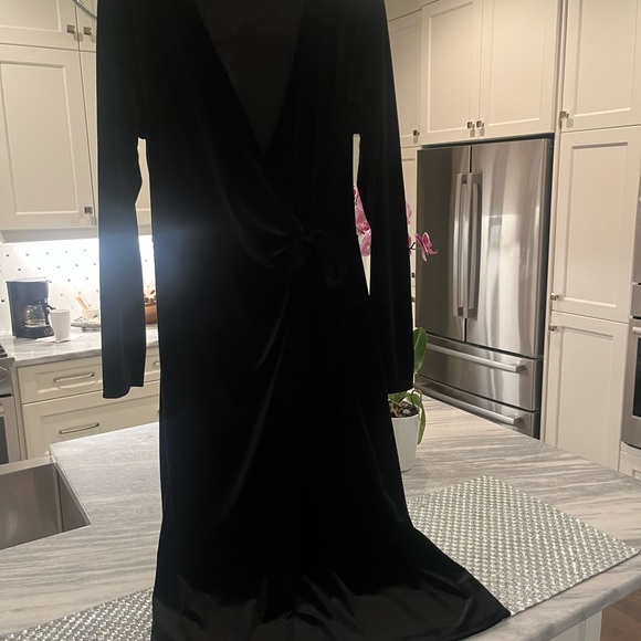 COPY - Iconic Halston 🥂black velvet🥂 midi wrap 🥂holiday dress size large 🥂perfe… - Picture 17 of 17